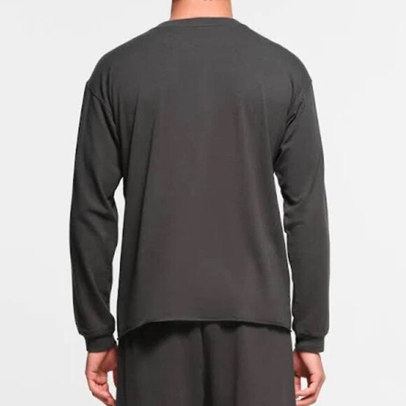 NEW SKIMS Men's 4X Jersey Lounge Relaxed Henley Top in Ash Charcoal Gray $64 - Picture 3 of 6
